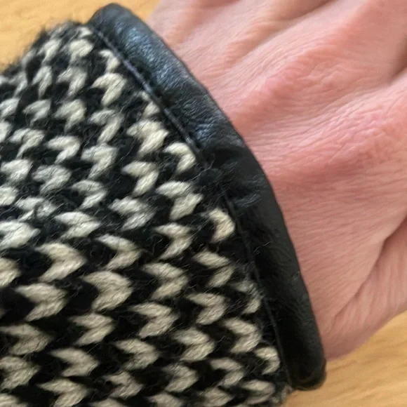 Black & white statement Sweater coat - Picture 10 of 13